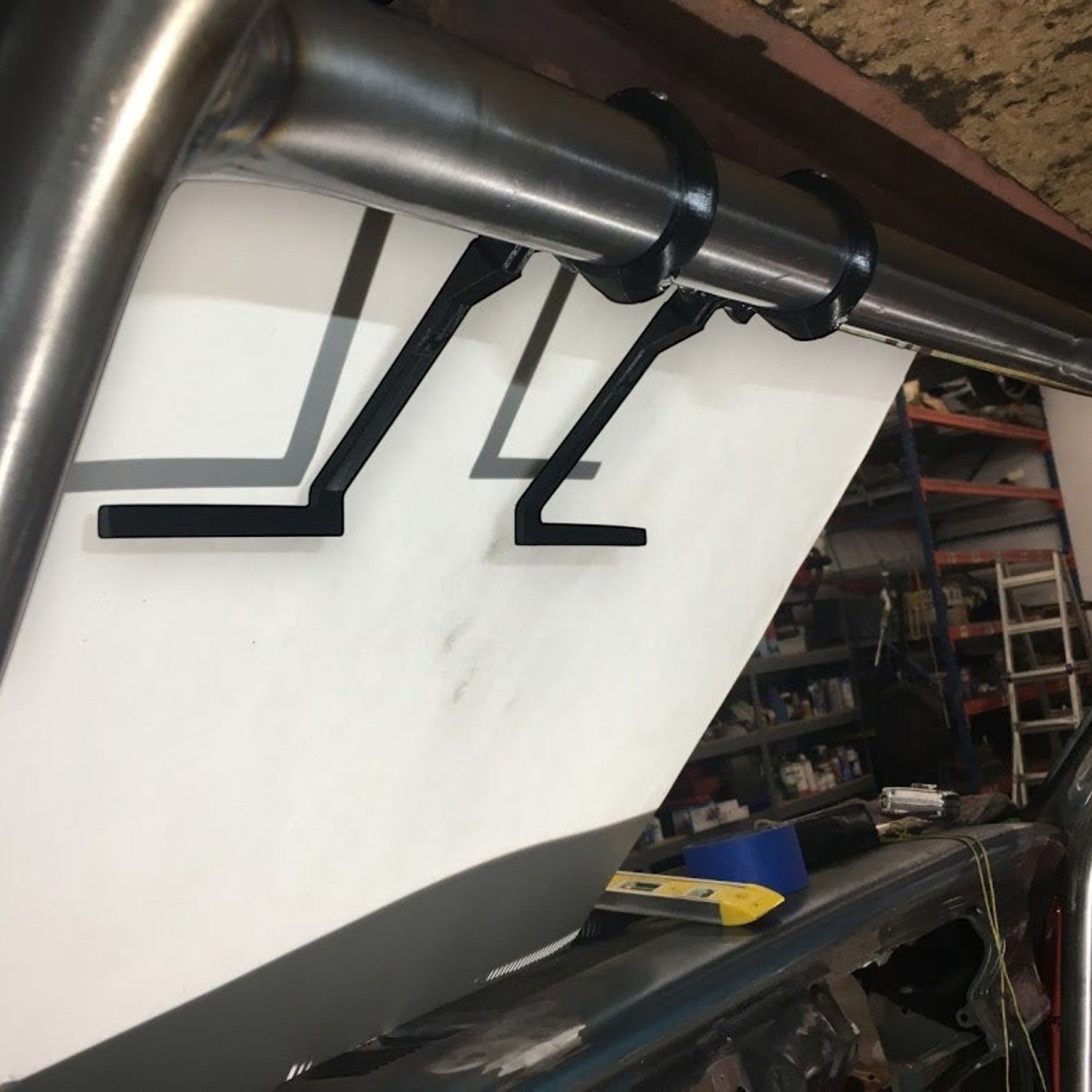 Henderson Race Shop Store middle bulb blinder set mounted on roll cage tubing for drag racing visibility