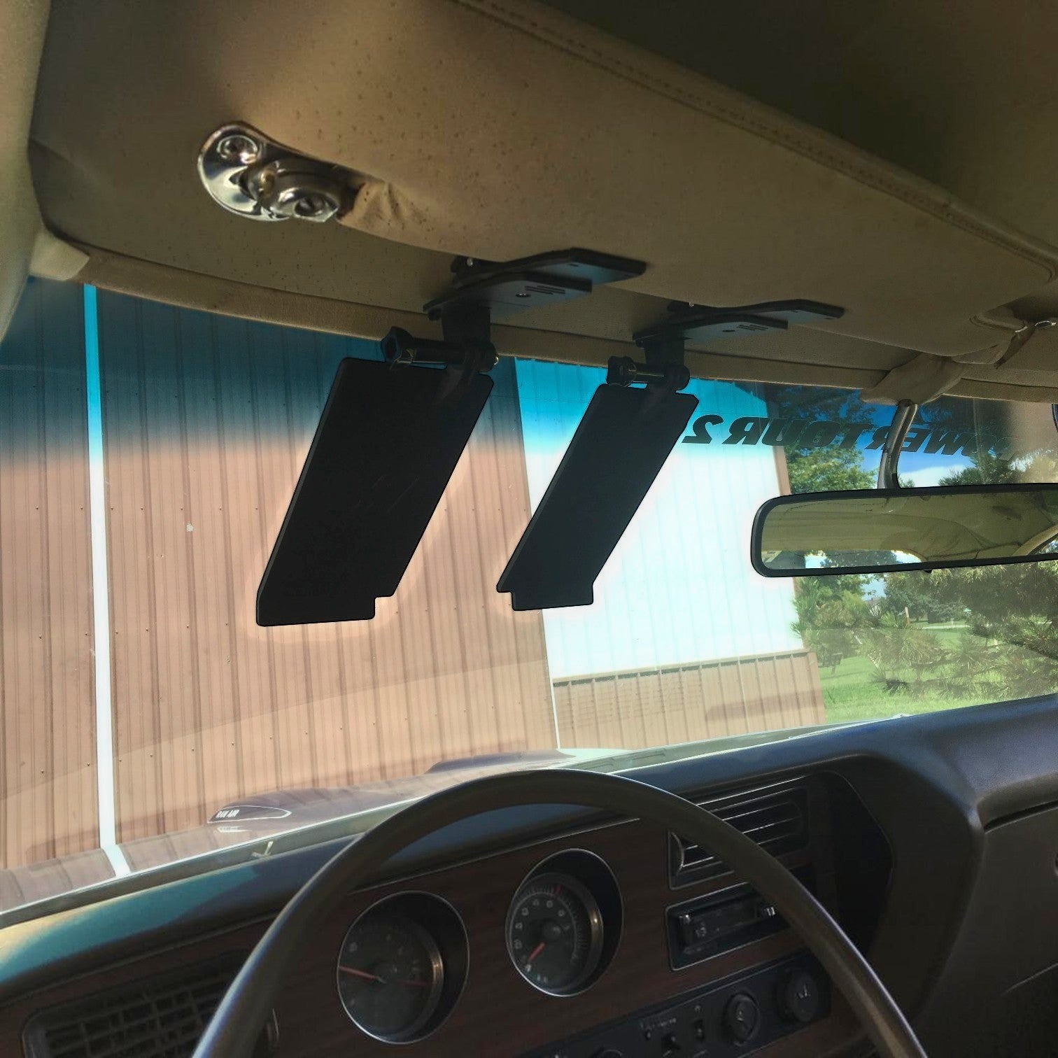 Henderson Race Shop Store notched whole tree blinder set mounted on a car visor for drag racing focus